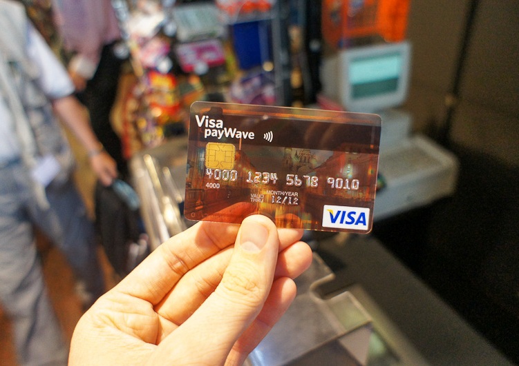 Пластиковые карточки visa: в чем разница между еlectron, classic и gold?