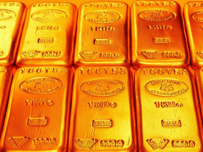 Сколько весит слиток золота 999 пробы — виды, стоимость и советы по инвестированию